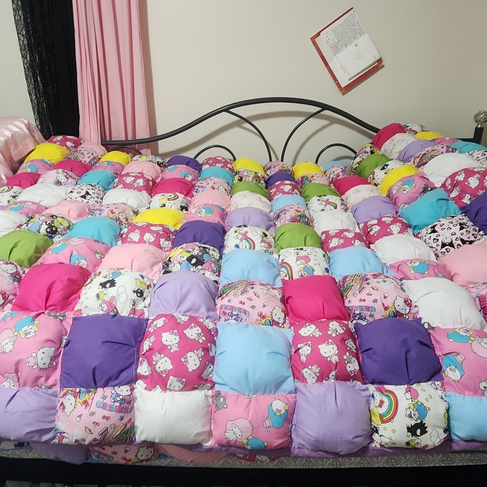 Vibrant Sanrio Characters Puff Quilt